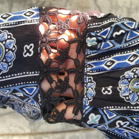 Hollister Blue Lace Cut Waist Romper
Size Small - Picture 3 of 3